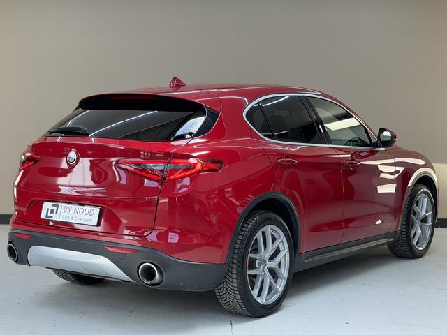 Alfa Romeo Stelvio 2.0 T AWD Super, 280Pk, 2017, 2de eigenaar, Harman Karton, Volledig leder, Stoel + stuurverwarming, Parkeersensoren, 20" velgen, Climate control,
