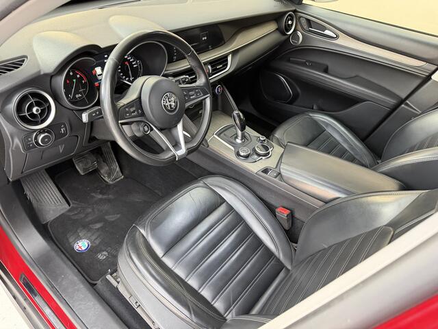 Alfa Romeo Stelvio 2.0 T AWD Super, 280Pk, 2017, 2de eigenaar, Harman Karton, Volledig leder, Stoel + stuurverwarming, Parkeersensoren, 20" velgen, Climate control,