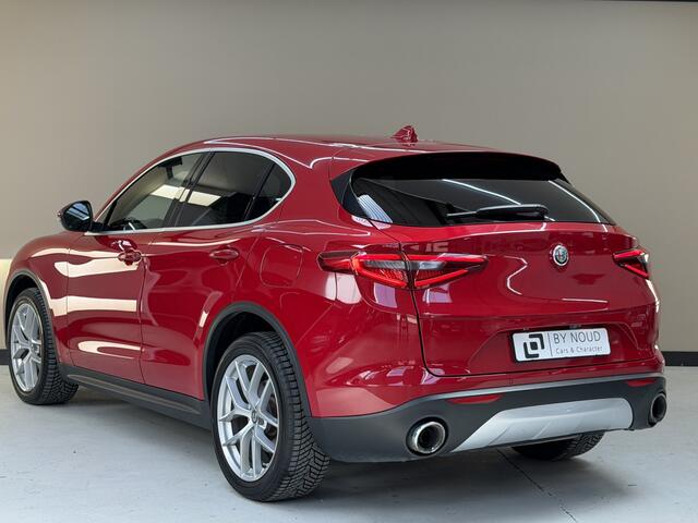 Alfa Romeo Stelvio 2.0 T AWD Super, 280Pk, 2017, 2de eigenaar, Harman Karton, Volledig leder, Stoel + stuurverwarming, Parkeersensoren, 20" velgen, Climate control,