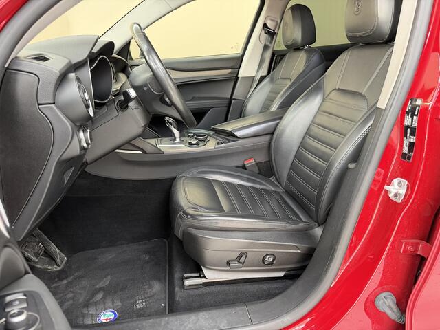 Alfa Romeo Stelvio 2.0 T AWD Super, 280Pk, 2017, 2de eigenaar, Harman Karton, Volledig leder, Stoel + stuurverwarming, Parkeersensoren, 20" velgen, Climate control,