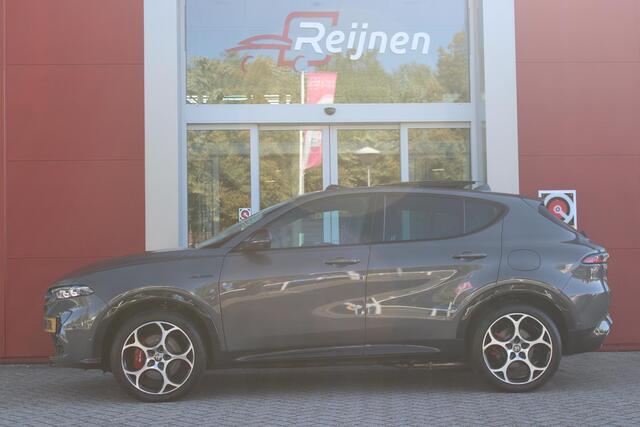 Alfa Romeo Tonale PHEV 280PK VELOCE | NIEUWE AUTO! | PANORAMISCH SCHUIF/KANTEL DAK | WINTERPACK: STOEL/STUUR VERWARMING | TECHNOLOGY PACK: PARKEERWAARSCHUWING VOOR EN ACHTER/360° CAMERA/AUTOMATISCH INPARKEREN/ AUTONOMOUS DRIVING LEVEL 2: ADAPTIVE CRUISE CONTROL/LANE CENTER