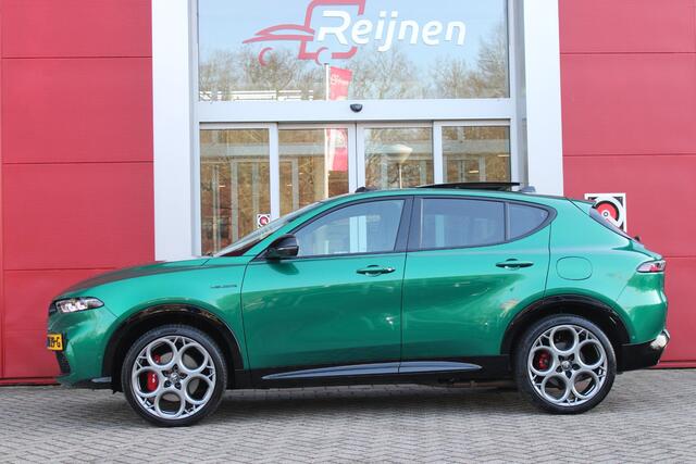 Alfa Romeo Tonale PHEV 280PK VELOCE | PANORAMISCH SCHUIF / KANTELDAK | LEDEREN BEKLEDING | VOORSTOELEN / STUUR VERWARMD | VOORSTOELEN GEVENTILEERD | VOORSTOELEN ELEKTRISCH VERSTELBAAR | DRAADLOOS APPLE CARPLAY / ANDROID AUTO | 360° CAMERA | AUTOMATISCH DIMMENDE BUITENSPIEG