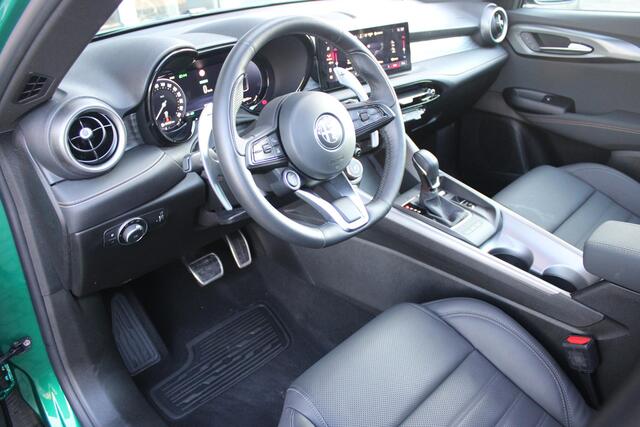 Alfa Romeo Tonale PHEV 280PK VELOCE | PANORAMISCH SCHUIF / KANTELDAK | LEDEREN BEKLEDING | VOORSTOELEN / STUUR VERWARMD | VOORSTOELEN GEVENTILEERD | VOORSTOELEN ELEKTRISCH VERSTELBAAR | DRAADLOOS APPLE CARPLAY / ANDROID AUTO | 360° CAMERA | AUTOMATISCH DIMMENDE BUITENSPIEG