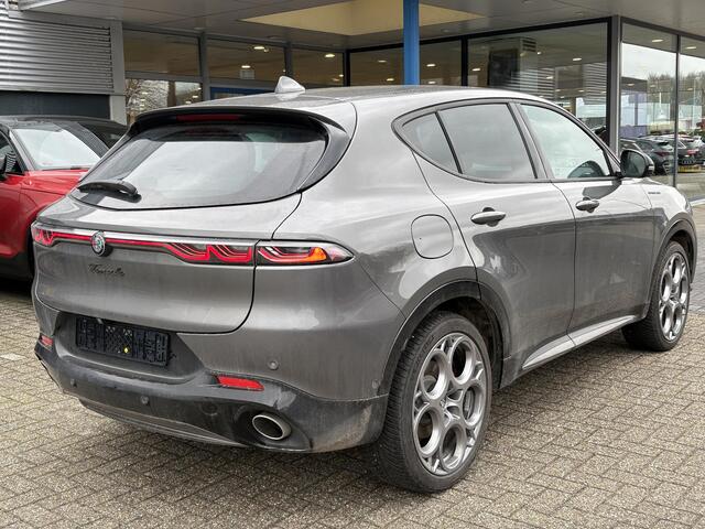 Alfa Romeo Tonale 1.3T PHEV Edizione Speciale 280pk! | Volle uitrusting! | Lederen bekleding | 360 graden Camera | Stoelverwarming/ventilatie | Adaptive cruise control | Schakelflippers |