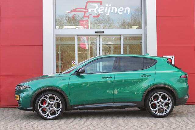 Alfa Romeo Tonale 1.5T Hybrid 160PK VELOCE | AFNEEMBARE TREKHAAK | PREMIUM PACK: LEDEREN BEKLEDING/GEVENTILEERDE VOORSTOELEN/4-VOUDIG ELEKTRISCH VERSTELBARE LENDESTEUN VOORSTOELEN/ELEKTRISCH BEDIENBARE VOORSTOELEN/GEHEUGEN OP DE BESTUUDERSSTOEL/HOOGGLANS ZWARTE RAAMOMLIJST