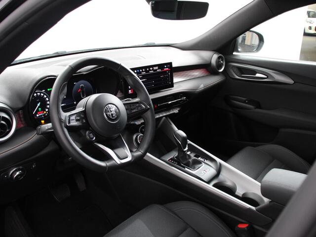 Alfa Romeo Tonale 1.3T PHEV Ti Automaat 280 PK Climate control Adaptieve cruise control Parkeersensoren achter Camera Sfeerverlichting Navigatie Apple Carplay/ Android Auto