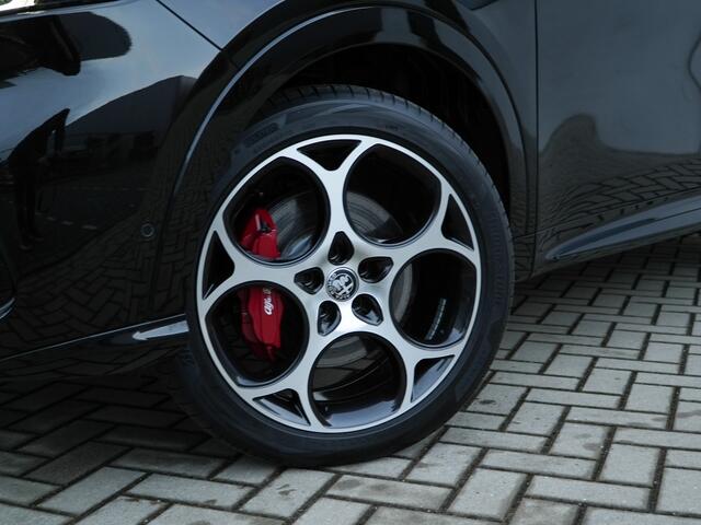 Alfa Romeo Tonale 1.3T PHEV 280 PK Veloce | Pano | Leder | Harman | Winter | 19"