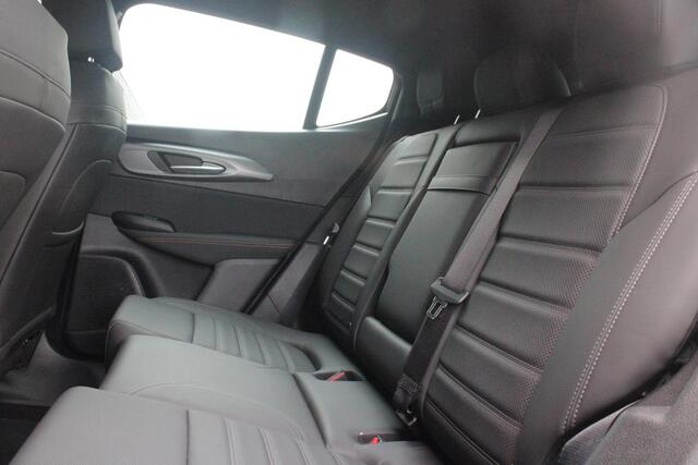 Alfa Romeo Tonale 1.5T Hybrid 160PK VELOCE | PREMIUM PACK: LEDEREN BEKLEDING/GEVENTILEERDE VOORSTOELEN/4-VOUDIG ELEKTRISCH VERSTELBARE LENDESTEUN VOORSTOELEN/ELEKTRISCH BEDIENBARE /HOOGGLANS ZWARTE RAAMOMLIJSTING/AMBIENT LIGHTING | TECHNOLOGY PACK: PARKEERWAARSCHUWING VOOR