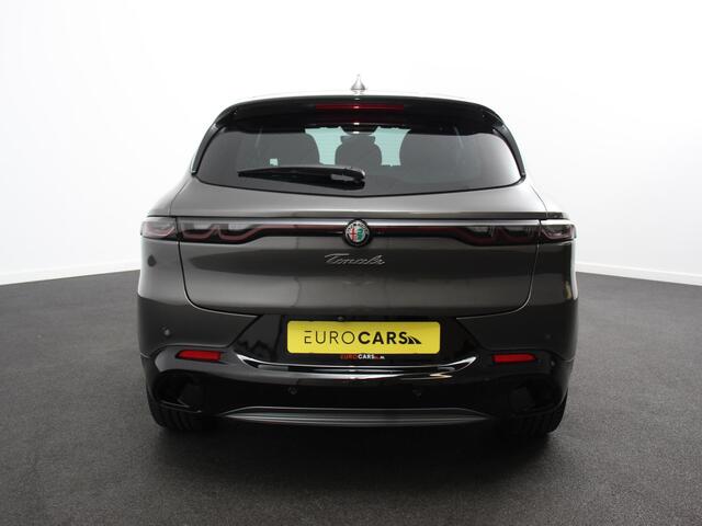 Alfa Romeo Tonale 1.3T PHEV Ti Automaat 280 PK Climate control Adaptieve cruise control Parkeersensoren achter Camera Sfeerverlichting Navigatie Apple Carplay/ Android Auto