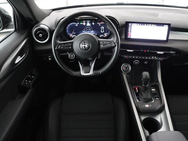 Alfa Romeo Tonale 1.3T PHEV Veloce 280PK Aut. Half Leder | Navi | DAB | Camera | Virtual Display | Navi | Carplay | Trekhaak | Climate Control | Stoelverwarming | Stuurverwarming