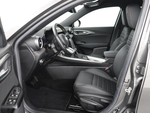 Alfa Romeo Tonale 1.3T PHEV Veloce 280PK Aut. Half Leder | Navi | DAB | Camera | Virtual Display | Navi | Carplay | Trekhaak | Climate Control | Stoelverwarming | Stuurverwarming