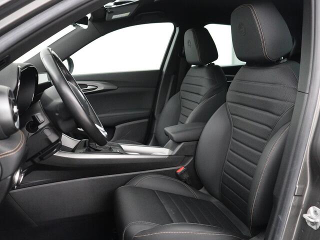 Alfa Romeo Tonale 1.3T PHEV Veloce 280PK Aut. Half Leder | Navi | DAB | Camera | Virtual Display | Navi | Carplay | Trekhaak | Climate Control | Stoelverwarming | Stuurverwarming