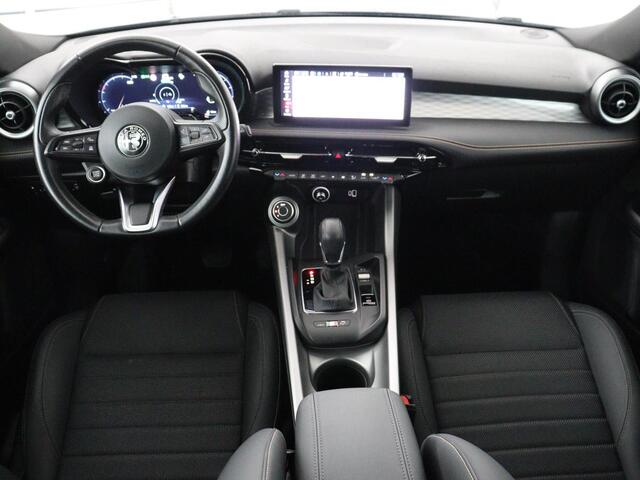 Alfa Romeo Tonale 1.3T PHEV Veloce 280PK Aut. Half Leder | Navi | DAB | Camera | Virtual Display | Navi | Carplay | Trekhaak | Climate Control | Stoelverwarming | Stuurverwarming