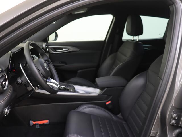 Alfa Romeo Tonale 1.5T Hybrid Sprint | Stoel en Stuurverwarming | Camera | Carplay | 160PK | Elektrische Lederen Stoelen