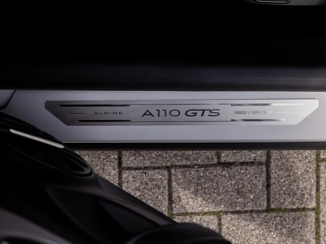 Alpine A110 1.8 Turbo GTS | 300PK | GTS-AERO KIT | TITANIUM AKRAPOVIC UITLAAT | SABELT ZWART STOELEN | 18" GT-RACE HOOGGLANS | BREMBO GOUDEN REMKLAUWEN |