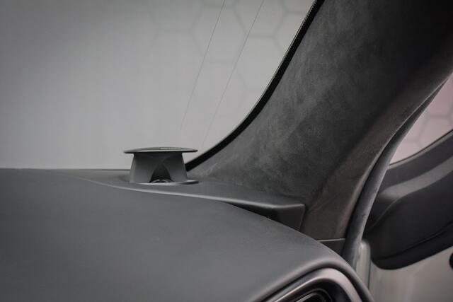 Aston Martin DB11 5.2 V12 | B&O 3D AUDIO | SUÉDE HEMELBEKLEDING | STOELKOELING/VERWARMING | MORNING FROST PEARL METALLIC AML SPECIAL PAINT