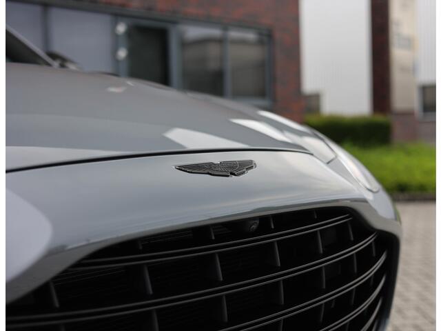 Aston Martin DBX 4.0 V8 707 | China Grey - Carbon Pack