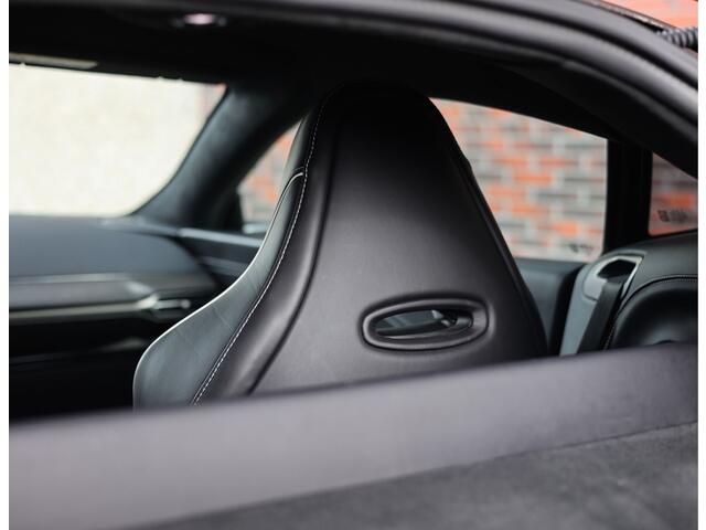 Aston Martin VANTAGE 4.0 V8 | Onyx Black