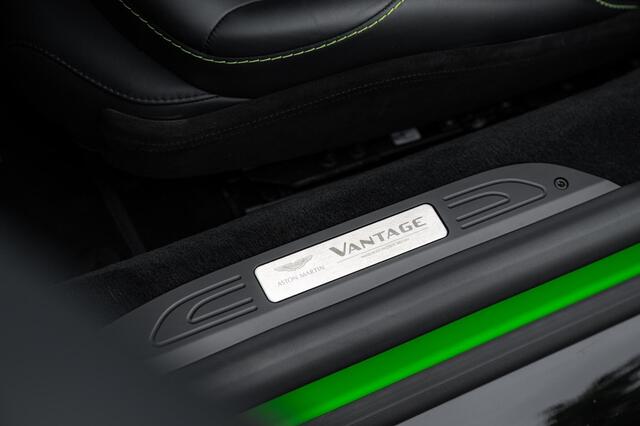 Aston Martin VANTAGE Roadster 4.0 V8 510pk | Kermit Green