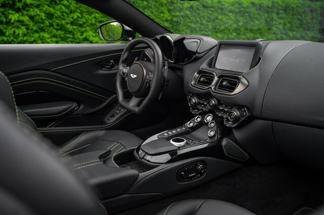 Aston Martin VANTAGE Roadster 4.0 V8 510pk | Kermit Green