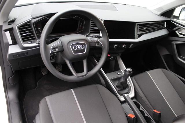 Audi A1 Sportback 25 TFSI 2019 NAP | Carplay | Goed onderhouden | Airco | Elektrische ramen + spiegels | Bluetooth | Automatische verlichting | 18'' Lichtmetaal | USB | 2 sleutels |