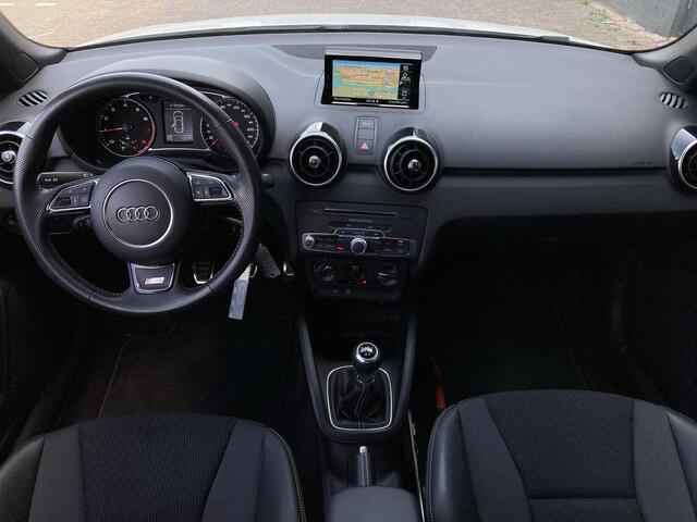 Audi A1 Sportback 1.0 TFSI/95PK Advance Sport · Navigatie · Trekhaak · Leder/stof