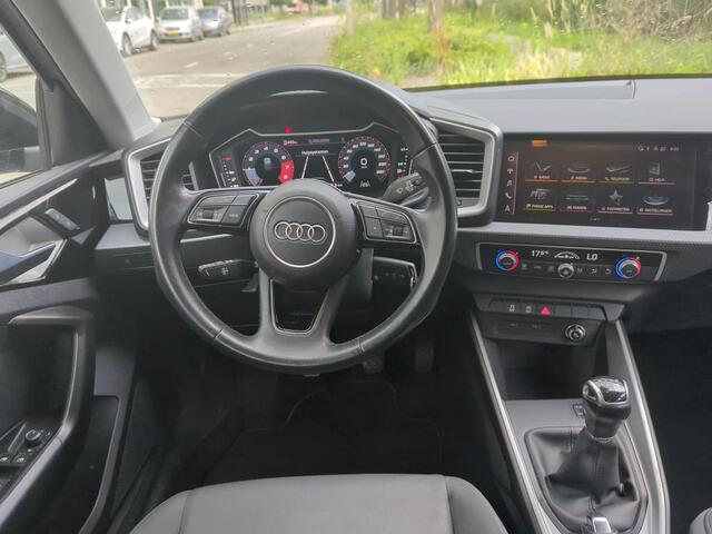 Audi A1 Sportback 25 TFSI Pro Line / Pijl Grijs / Luxe Interieur / App / Climate Control / PDC Achter / 15" LMV