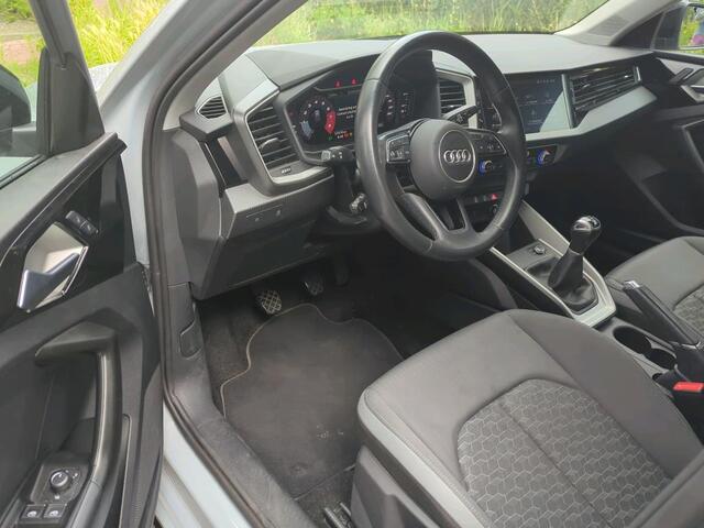 Audi A1 Sportback 25 TFSI Pro Line / Pijl Grijs / Luxe Interieur / App / Climate Control / PDC Achter / 15" LMV