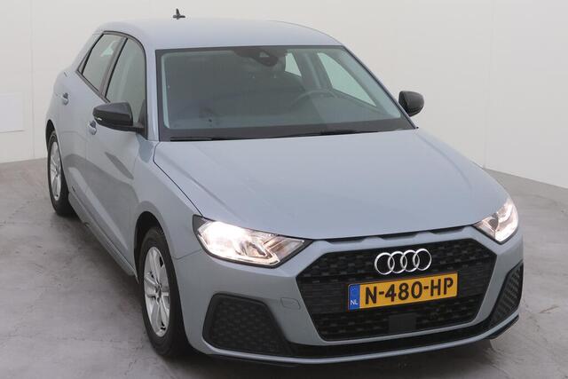 Audi A1 Sportback 25 TFSI Pro Line / Pijl Grijs / Luxe Interieur / App / Climate Control / PDC Achter / 15" LMV