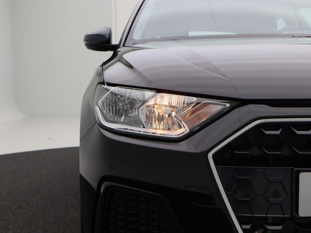 Audi A1 25 TFSI Advanced edition | Contrast dak | Parkeerhulp plus | 17 inch velgen | Automaat |