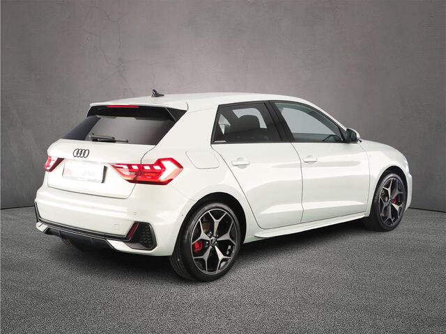 Audi A1 Sportback 30 TFSI S Edition 116pk | Sonos | Alcantara | Adapt. Onderstel | Keyless | Stoelverwarming | S-Line | 18 inch | Adapt. Cruise | Optiek Zwart | Rode remklauwen |