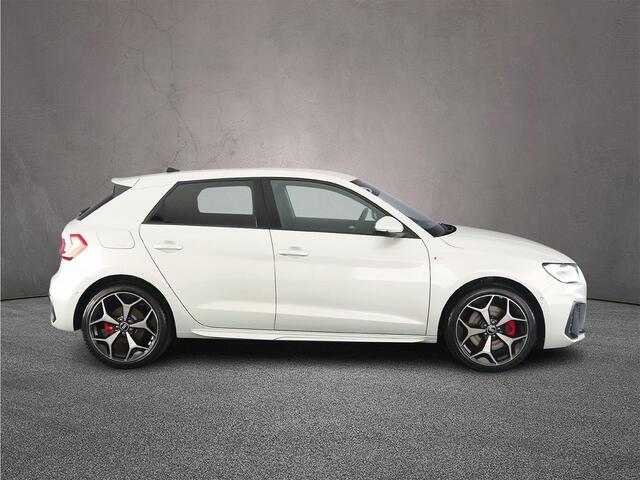 Audi A1 Sportback 30 TFSI S Edition 116pk | Sonos | Alcantara | Adapt. Onderstel | Keyless | Stoelverwarming | S-Line | 18 inch | Adapt. Cruise | Optiek Zwart | Rode remklauwen |
