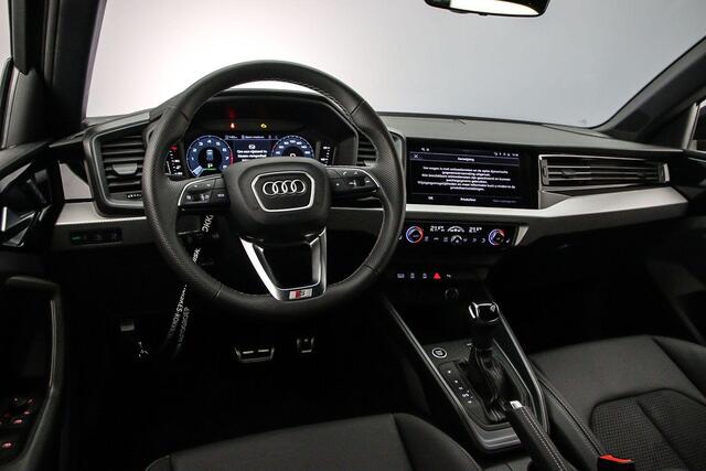 Audi A1 Sportback 30 TFSI S Edition 116pk | Sonos | Adapt. Onderstel | Keyless | Navi | Stoelverwarming | S-Line | Adapt Cruise | Grootlicht Assist | 18 inch | Alcantara |