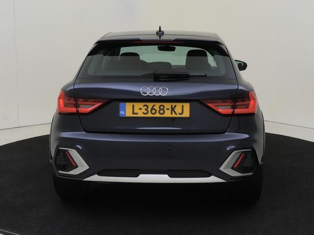 Audi A1 citycarver 30 TFSI Advanced edition | LED verlichting | Navigatie Plus | Cruise control | CarPlay | Elektrisch inklapbare buitenspiegels | Parkeersensoren achter | Climate control |