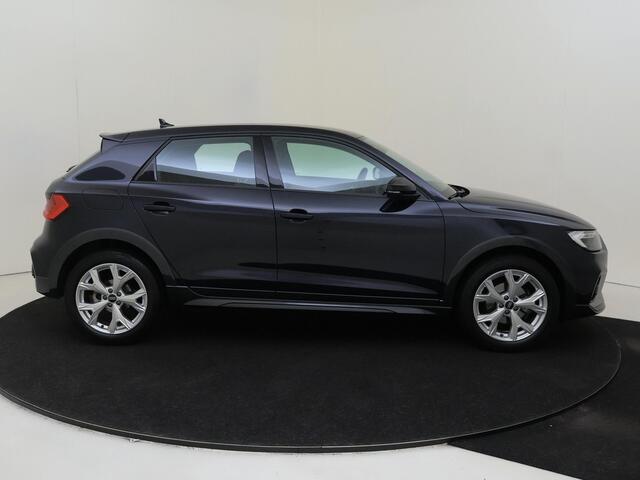 Audi A1 citycarver 30 TFSI Advanced edition | LED verlichting | Navigatie Plus | Cruise control | CarPlay | Elektrisch inklapbare buitenspiegels | Parkeersensoren achter | Climate control |