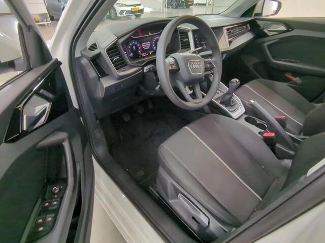 Audi A1 Sportback 25 TFSI / Digitale Cockpit / 16" LMV / Parkeersensoren Achter / Airco