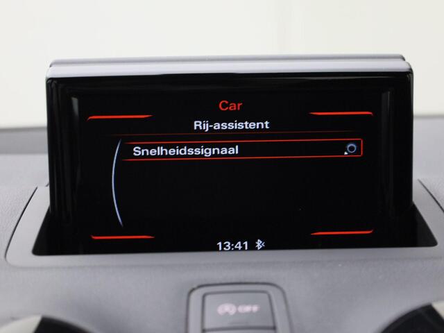 Audi A1 Sportback 1.0 TFSI/95PK Advance Sport · Navigatie · Trekhaak · Leder/stof