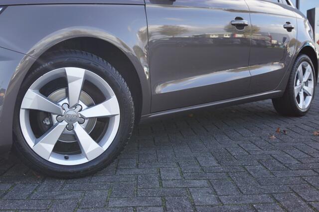 Audi A1 Sportback 1.0 TFSI Pro Line 95pk / Navi / PDC / Sportstoelen/ stoelverwarming, Climatronic
