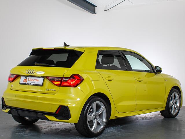 Audi A1 30 TFSI S-line Sportback Stoelverwarming, Bluetooth, Apple CarPlay/Android Auto