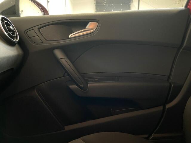 Audi A1 Sportback 1.0 TFSI S-Line. 5-Deurs!