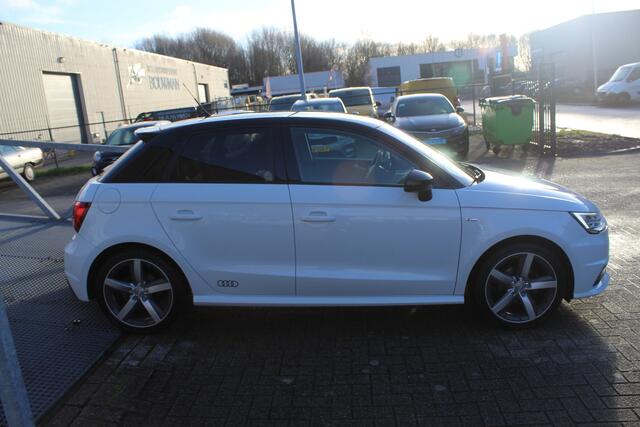 Audi A1 Sportback 1.0 TFSI S-Line Navigatie/Led koplampen/Stoelverwarming/Parkeersensoren/Climate control/17 inch/Privacy glas