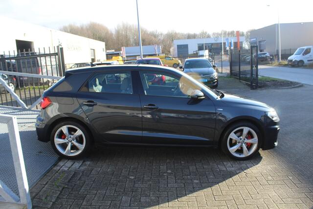 Audi A1 Sportback 35 TFSI Automaat S-line Navigatie/Apple carplay/Stoelverwarming/Keyless/Achteruitrijcamera/Licht metalen velgen/parkeersensoren rondom