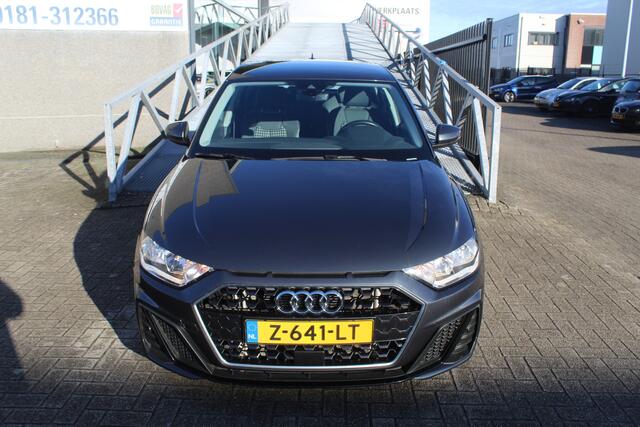 Audi A1 Sportback 35 TFSI Automaat S-line Navigatie/Apple carplay/Stoelverwarming/Keyless/Achteruitrijcamera/Licht metalen velgen/parkeersensoren rondom