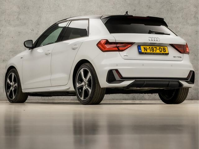 Audi A1 Sportback 30 TFSI S-Line Sport (APPLE CARPLAY, GROOT NAVI, ZWART DAK, CLIMATE, LED KOPLAMPEN, SPORTSTOELEN, GETINT GLAS, PARKEERSENSOREN, DAKSPOILER, NIEUWSTAAT)
