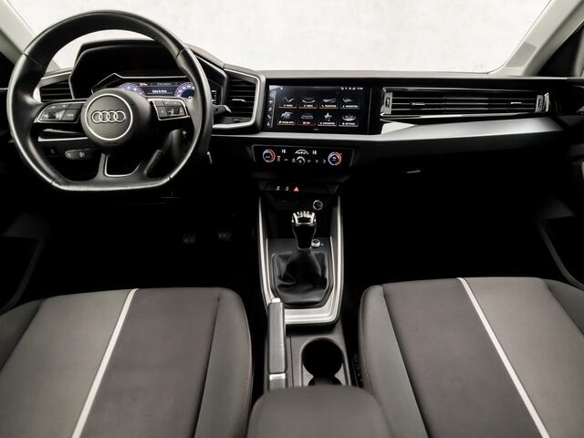 Audi A1 Sportback 30 TFSI S-Line Sport (APPLE CARPLAY, GROOT NAVI, ZWART DAK, CLIMATE, LED KOPLAMPEN, SPORTSTOELEN, GETINT GLAS, PARKEERSENSOREN, DAKSPOILER, NIEUWSTAAT)