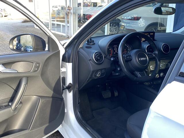 Audi A1 Sportback 1.0 TFSI Adrenalin / Automaat / 34.000 KM! / Cruise-Control / Climate-Control / Stoelverwarming / Radio-Bluetooth / Navi / Armsteun-Voor / PDC V+A / 15'' LMV / All-Season / ENZ.