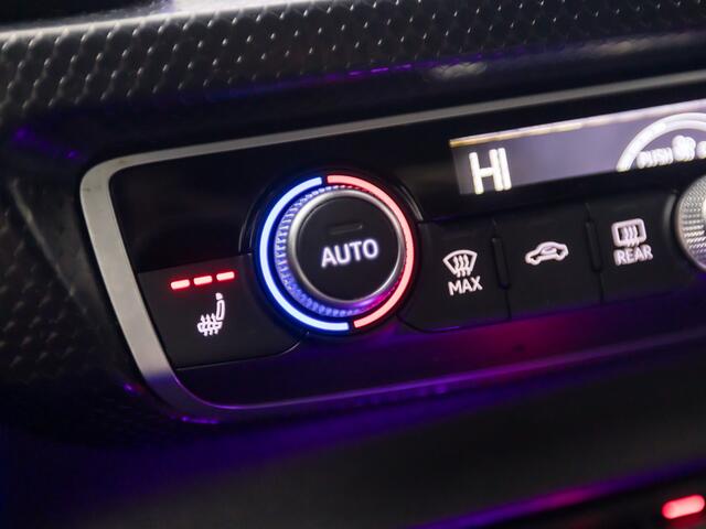 Audi A1 Sportback 30 TFSI S-Line Sport Automaat (BLACK PACK, APPLE CARPLAY, SFEERVERLICHTING, CLIMATE, STOELVERWARMING, SPORTSTOELEN, GETINT GLAS, LED ACHTERLICHTEN, CRUISE, NIEUWE APK, NIEUWSTAAT)