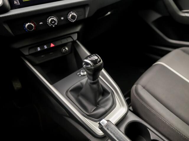 Audi A1 Sportback 25 TFSI Epic Sport (APPLE CARPLAY, ZWART HEMEL, GETINT GLAS, SPORTSTOELEN, PARKEERSENSOREN, LED ACHTERLICHTEN, CRUISE, NIEUWSTAAT)