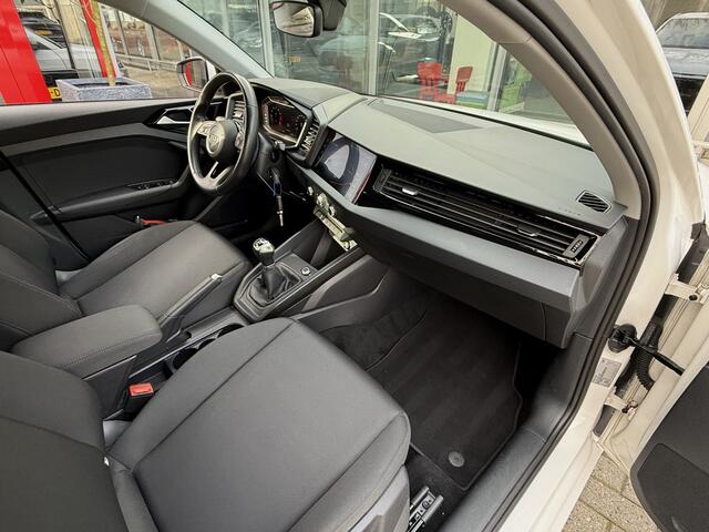 Audi A1 Sportback TFSI *!* NAVIGATIE/ CARPLAY/ 18 INCH/ CRUISE *!*