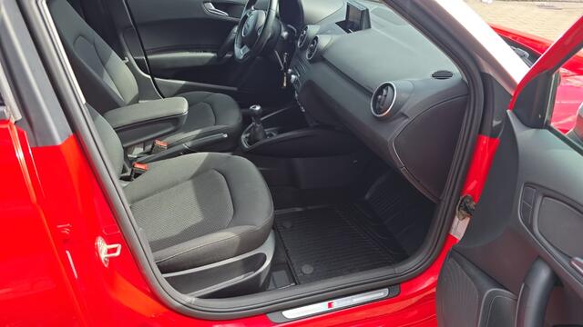 Audi A1 SPORTBACK 1.0 TFSI Advace S - LINE